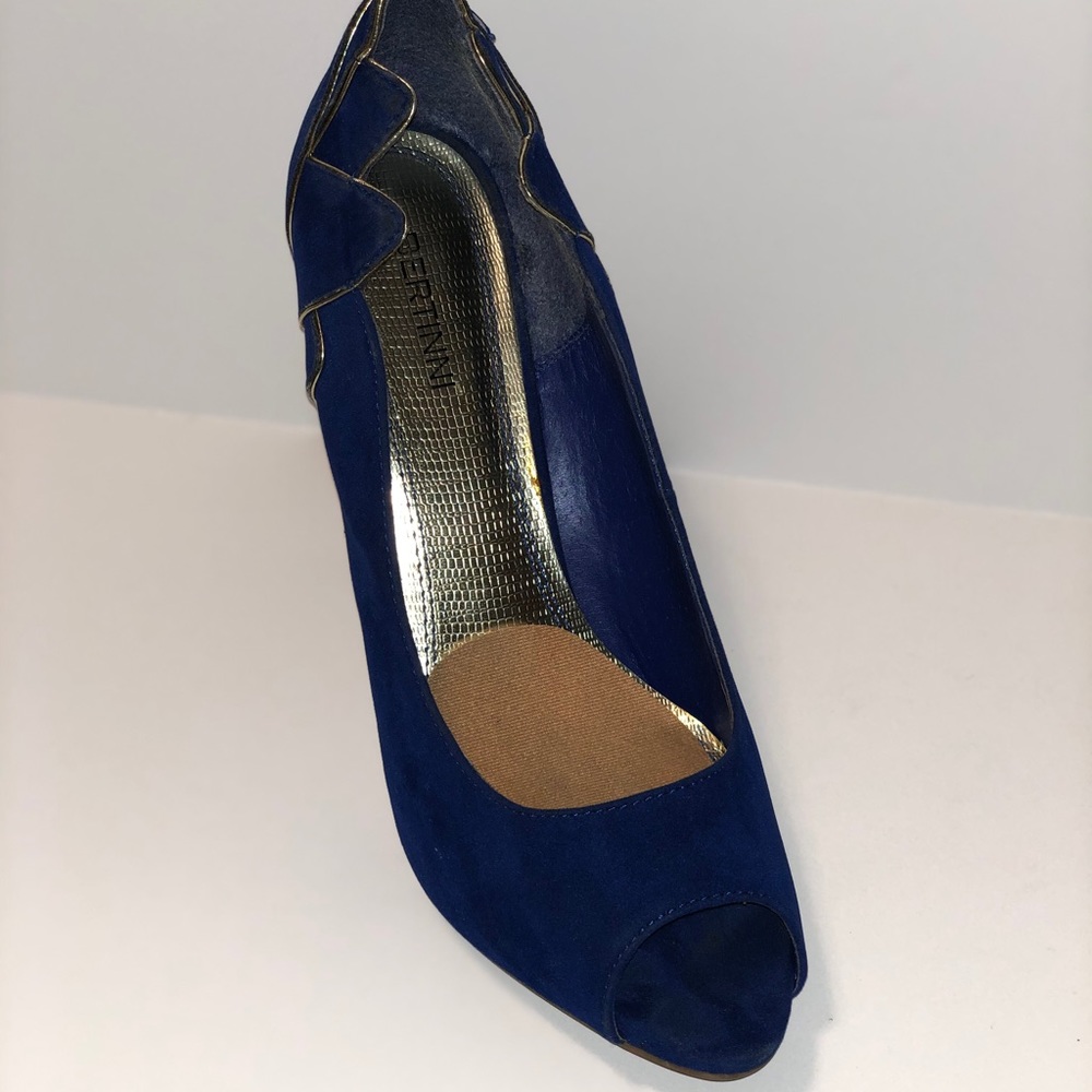 Pumps - Picture 2 of 3